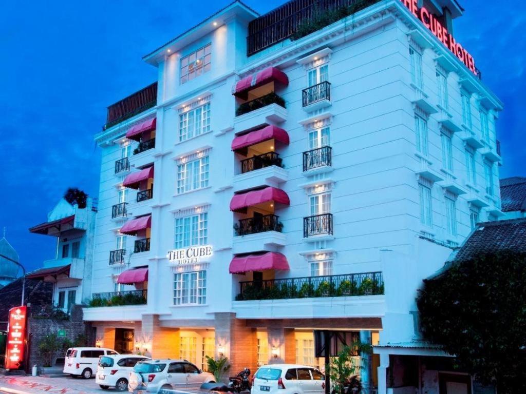 The Cube Hotel Malioboro, Azana Hotels Collection Джок'якарта Екстер'єр фото