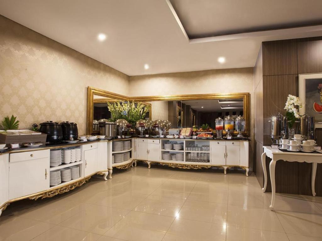 The Cube Hotel Malioboro, Azana Hotels Collection Джок'якарта Екстер'єр фото