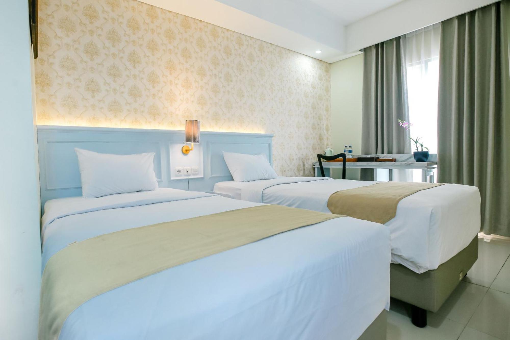 The Cube Hotel Malioboro, Azana Hotels Collection Джок'якарта Екстер'єр фото