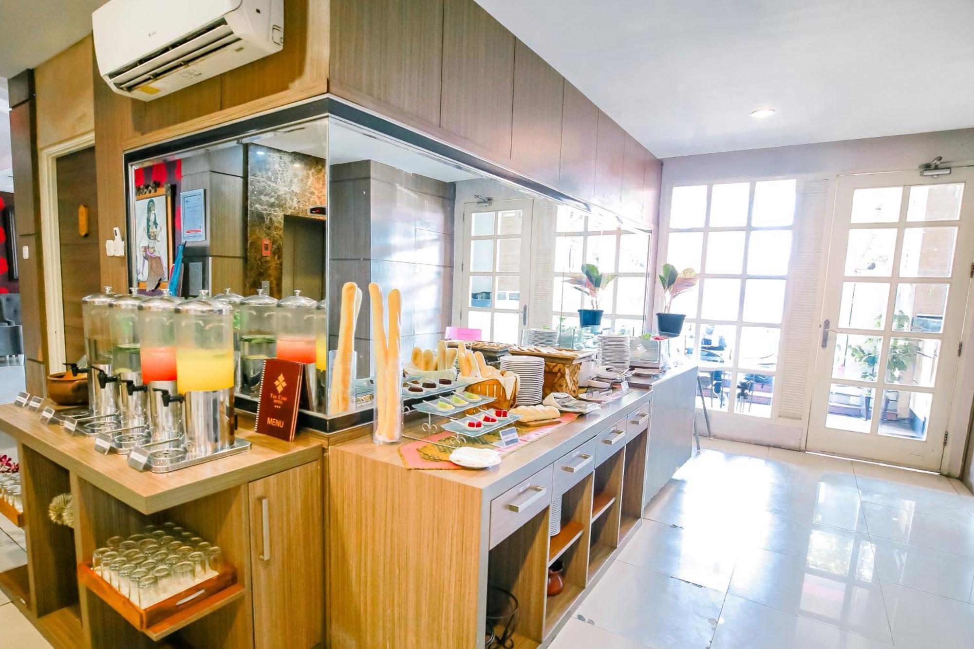 The Cube Hotel Malioboro, Azana Hotels Collection Джок'якарта Екстер'єр фото
